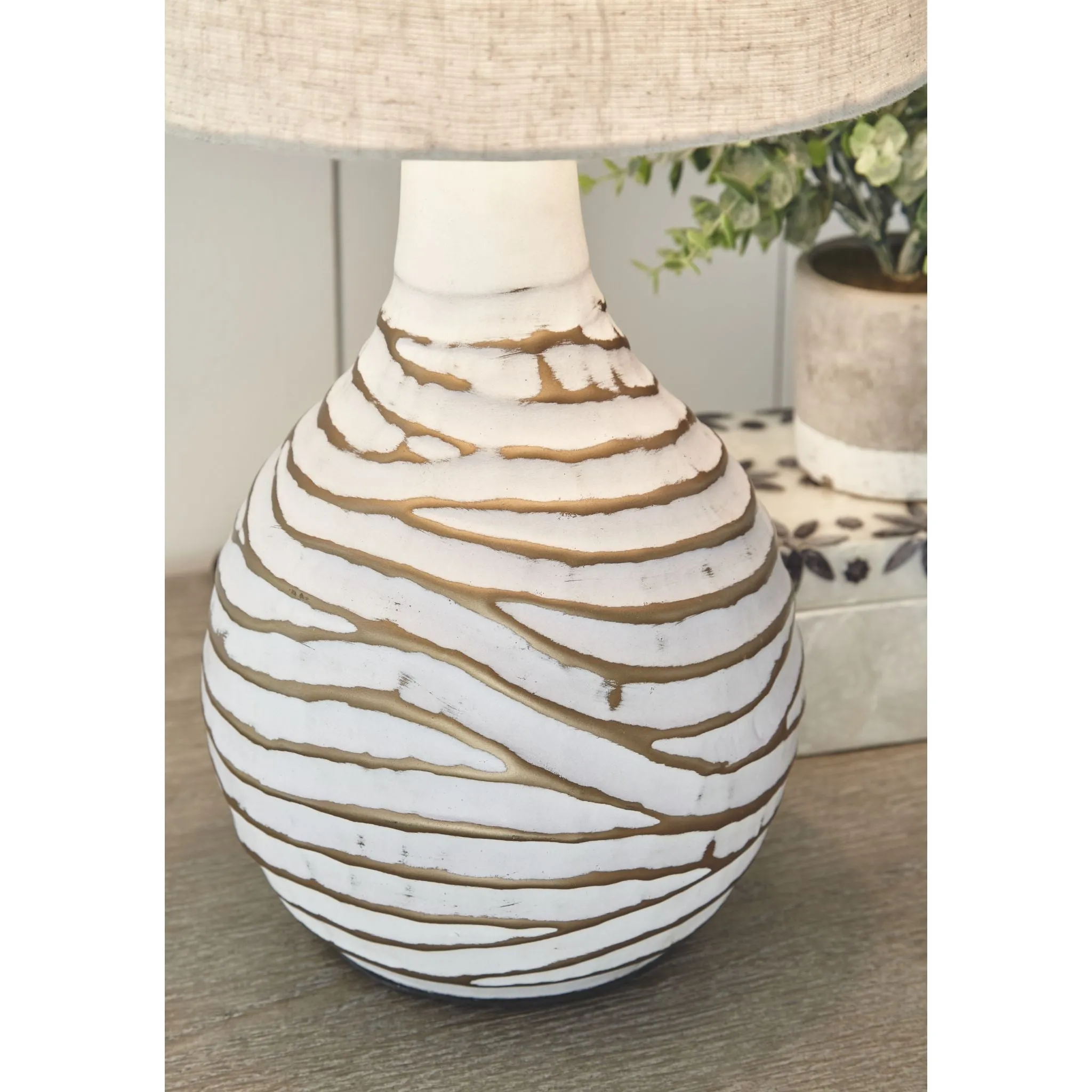 Aleela Table Lamp 21.50"