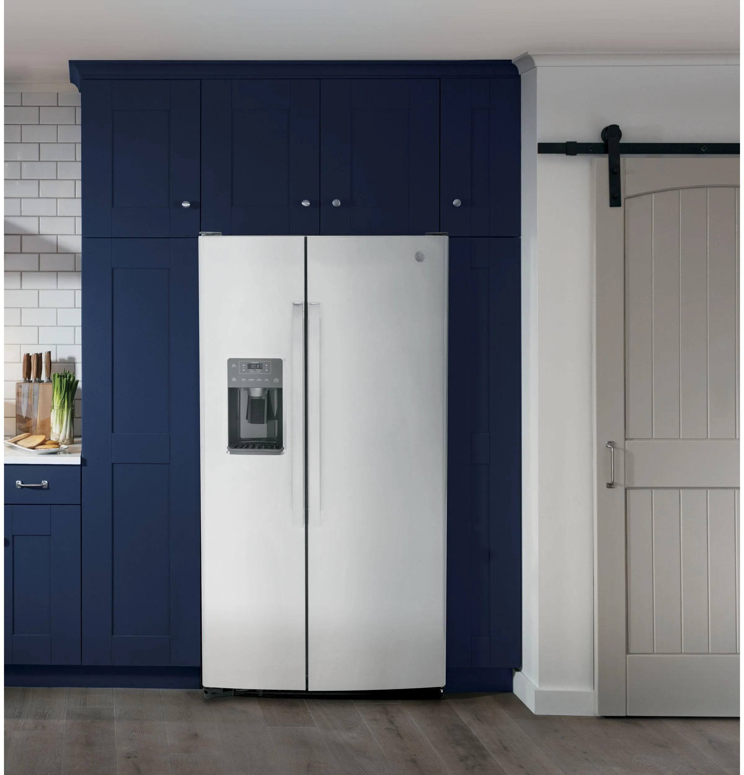 GSS25GYPFS GE® 25.3 Cu. Ft. Side-By-Side Refrigerator