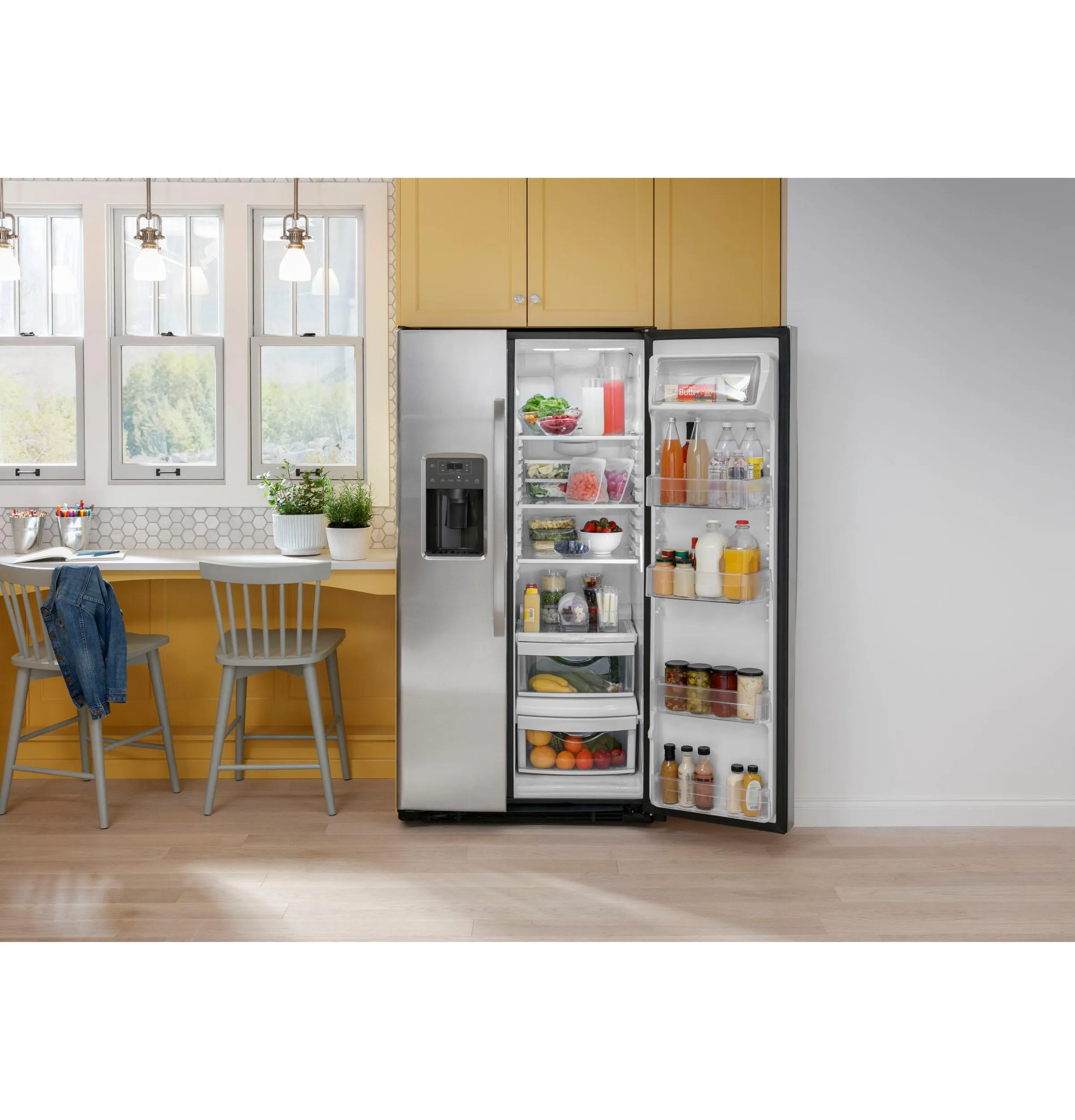 GSS25GYPFS GE® 25.3 Cu. Ft. Side-By-Side Refrigerator