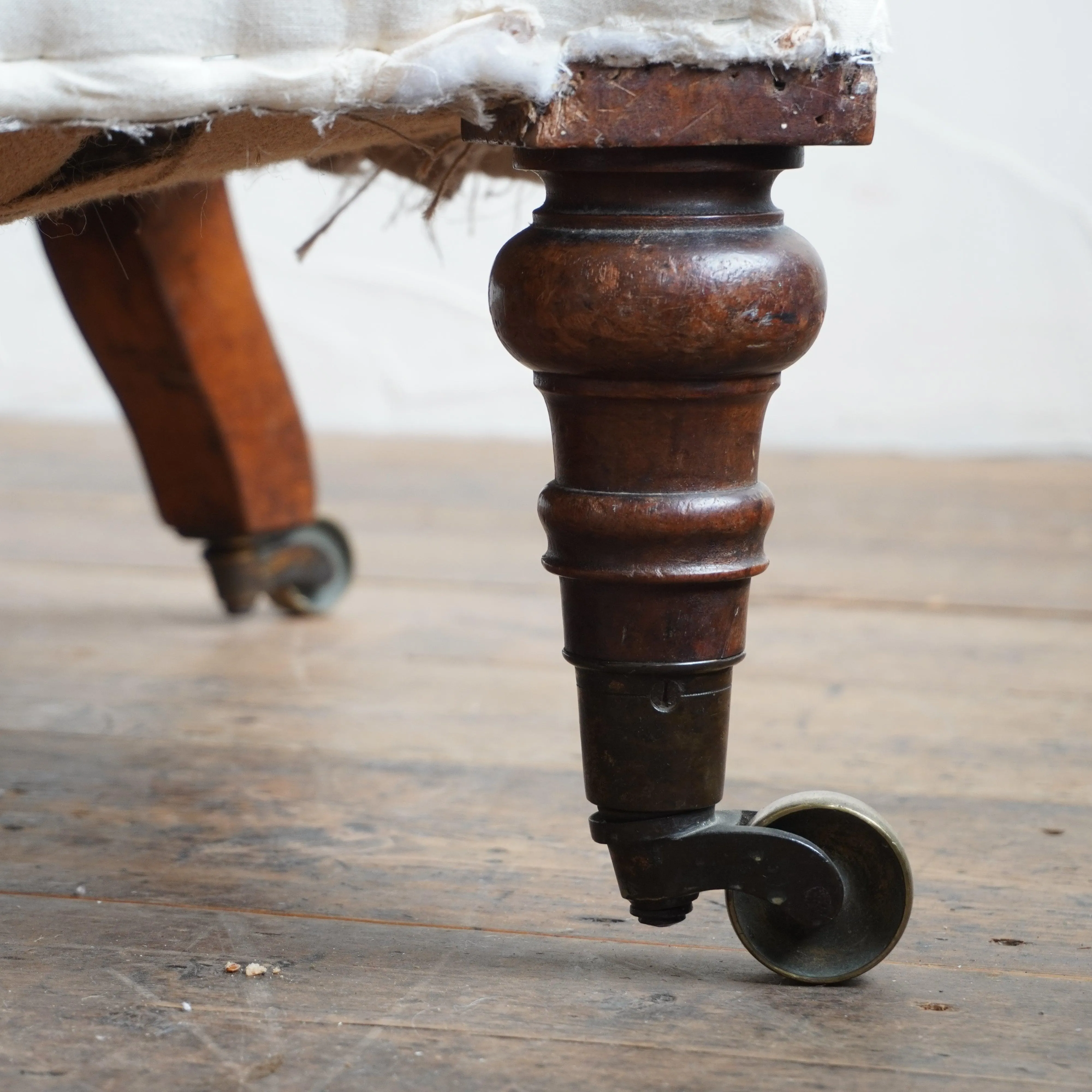 Howard and Sons Chaise Longue
