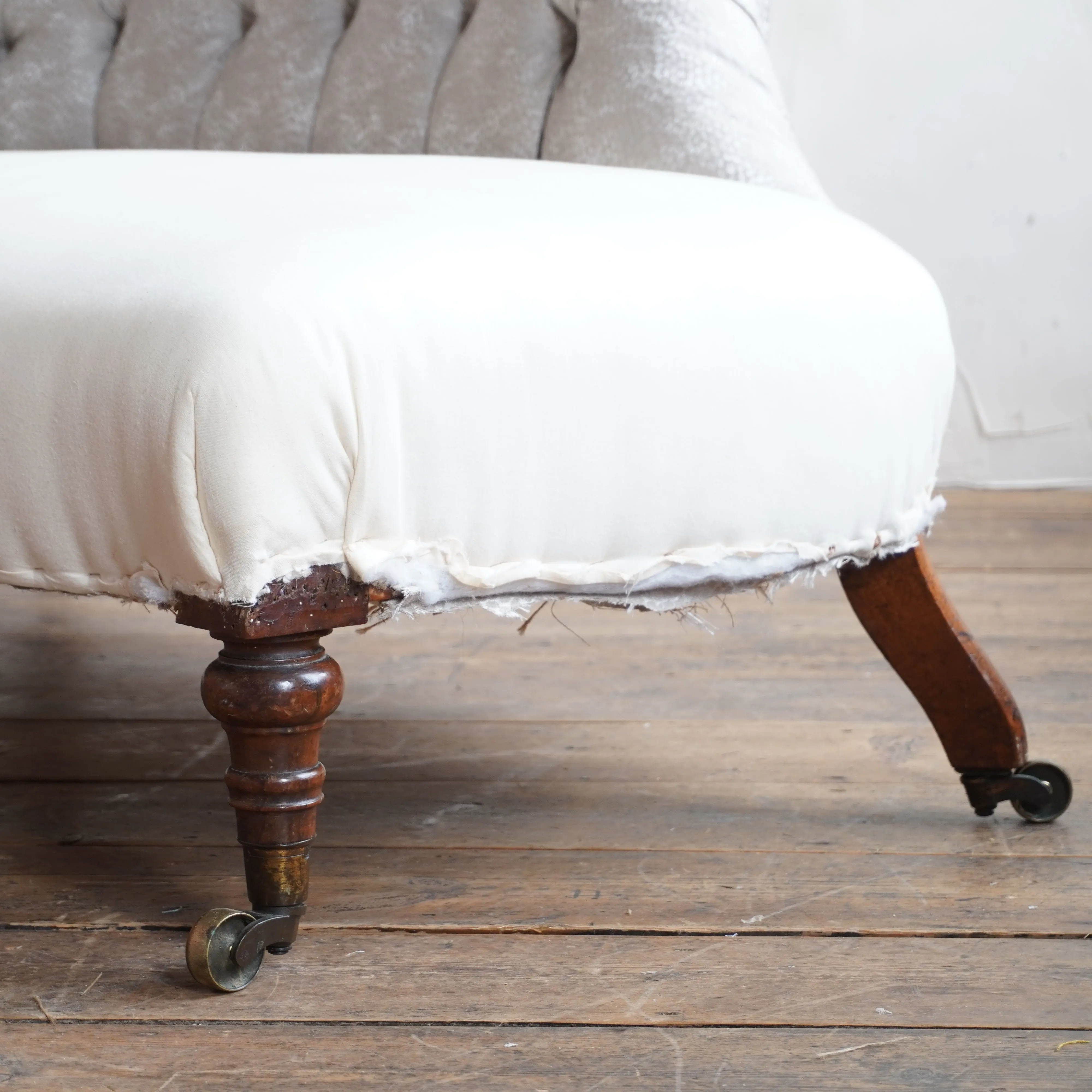 Howard and Sons Chaise Longue