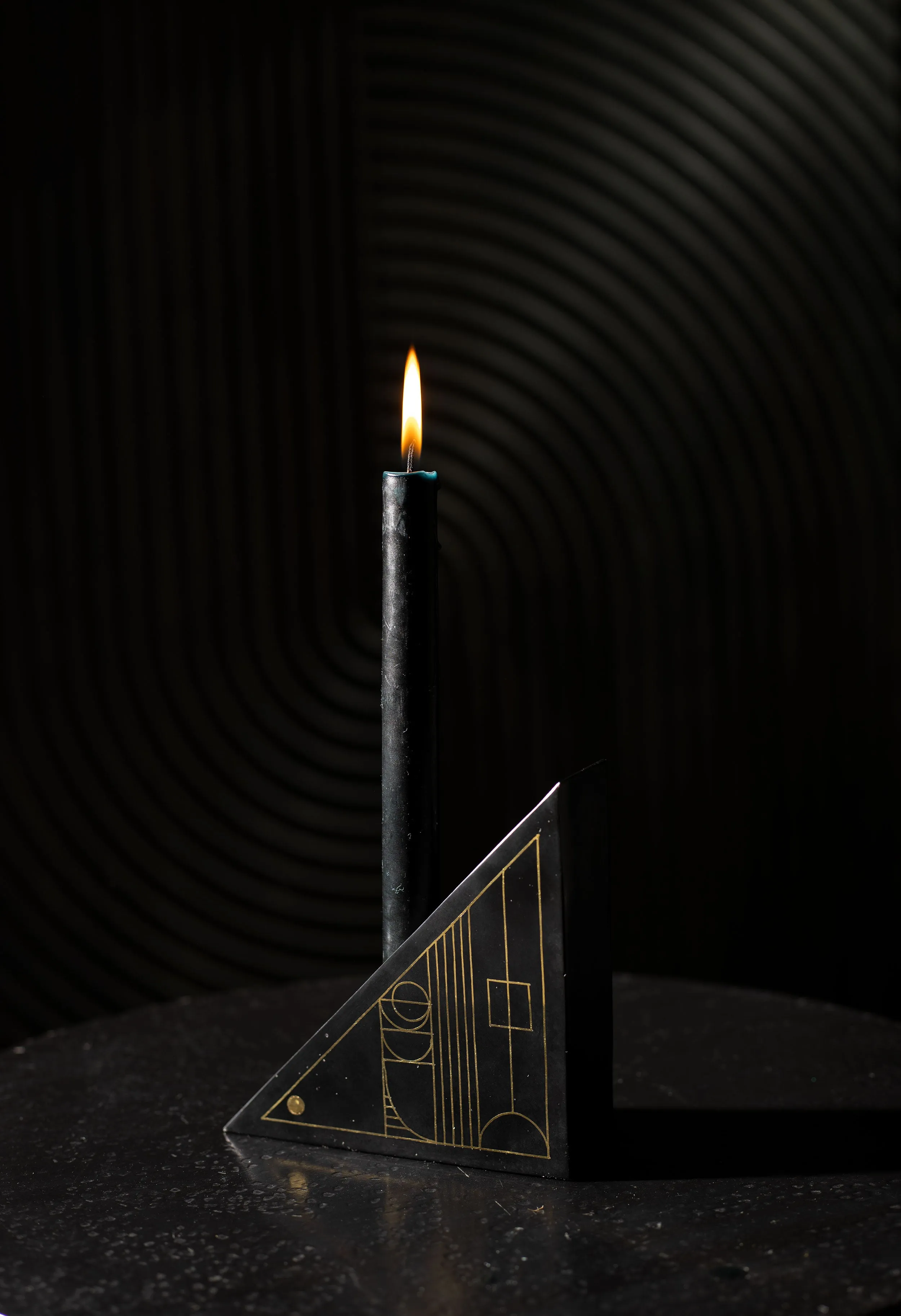INGRID TRIANGLE CANDLEHOLDER