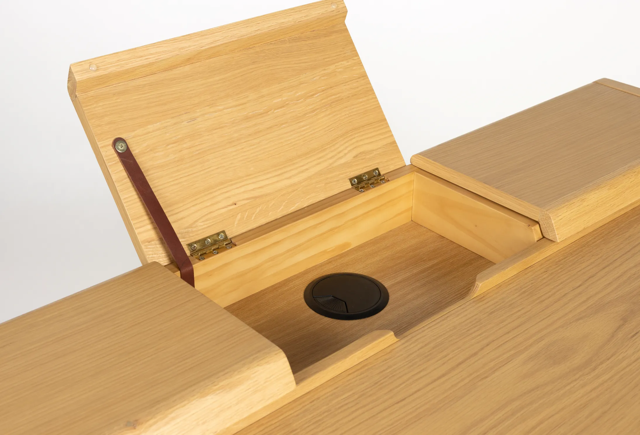 Kaat Desk Table