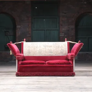 Traditional country house knoll sofa