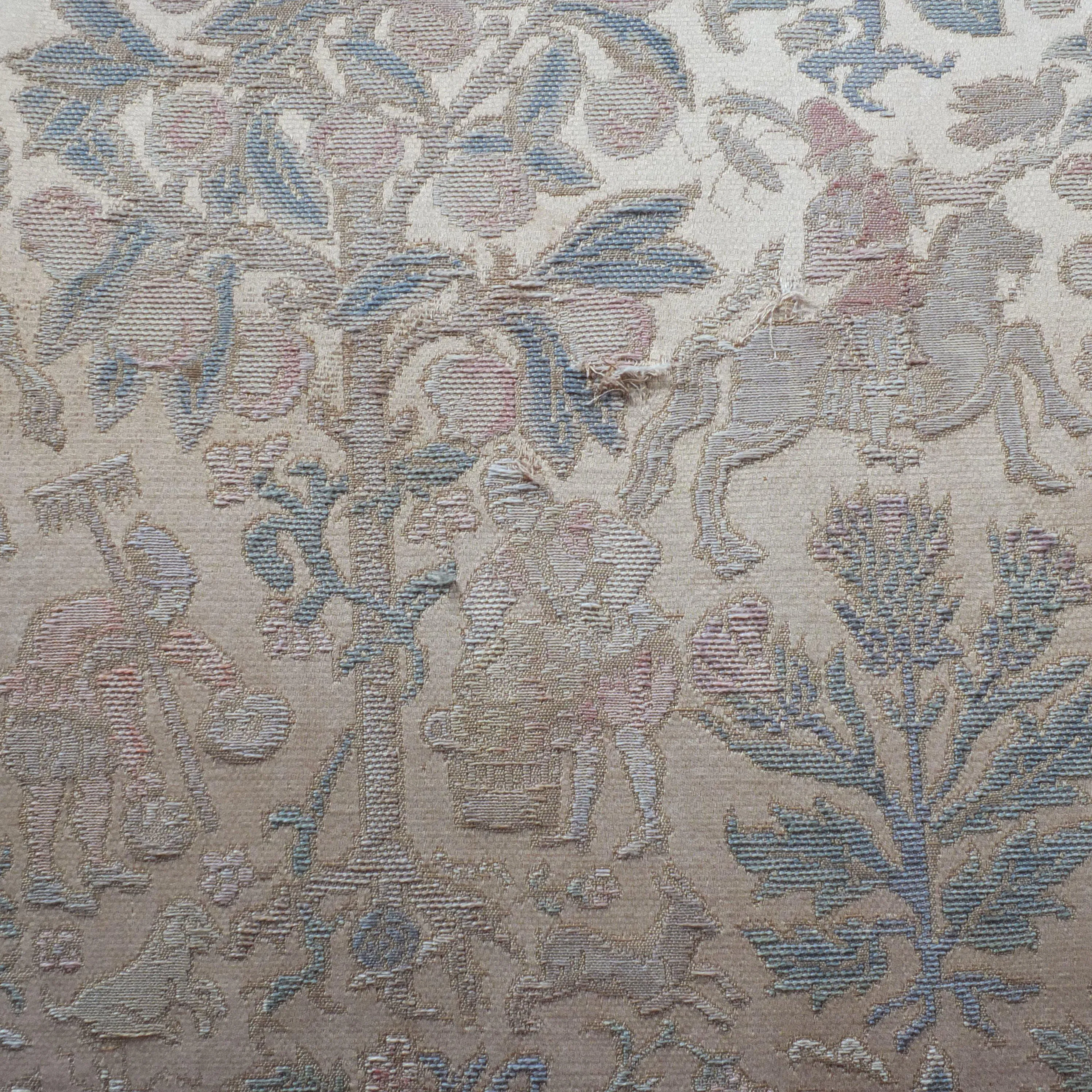 Traditional country house knoll sofa