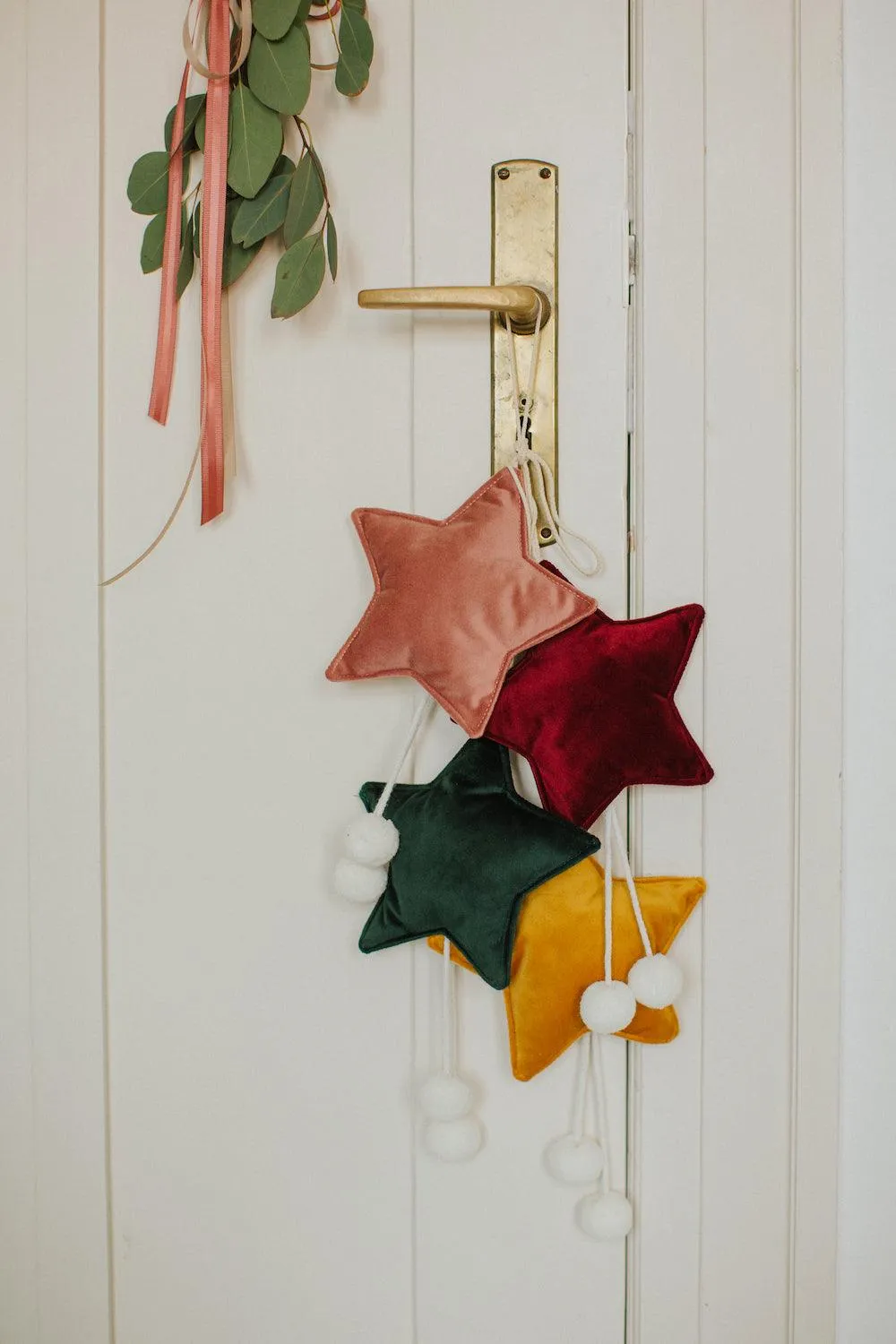 Velvet Star Pendant Green | Little star pendant with pom poms